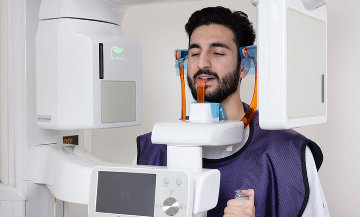 a male patient of Aria Dental getting CBCT scan