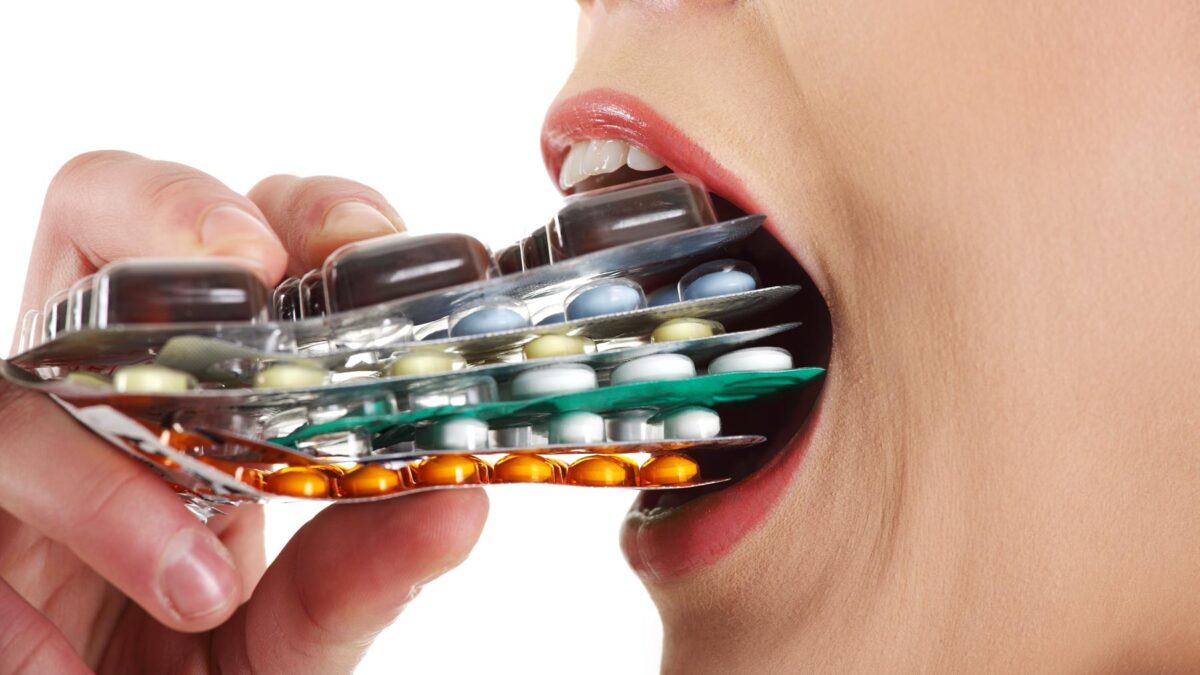 Why Choose Ozone/Oxygen Therapy vs. Antibiotics with Drug Side Effects